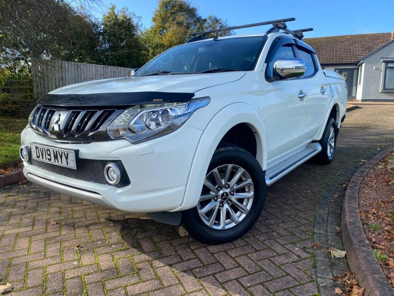 MITSUBISHI L200