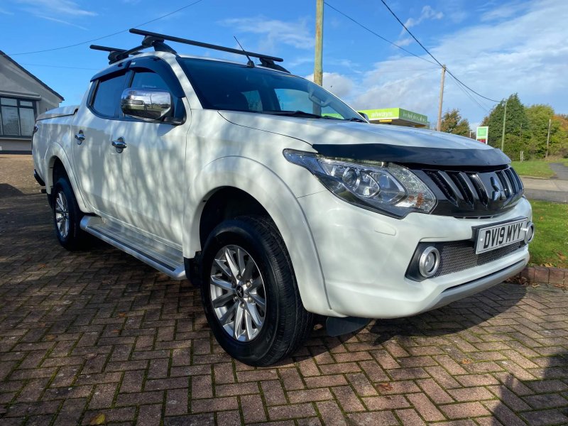 MITSUBISHI L200