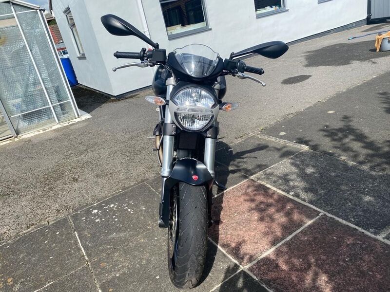 DUCATI MONSTER 696